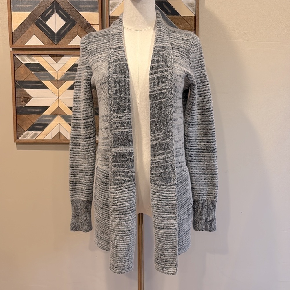 Banana Republic Merino Wool Blend Cardigan Sweater Grey XS - Picture 2 of 8
